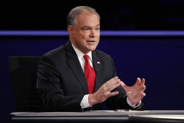 Kaine vota en Virginia inspirado por su experiencia de juventud en Honduras