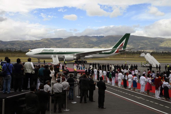 El Papa llega a Quito en su segundo viaje a Sudámerica