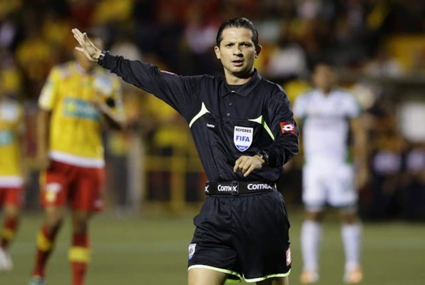 Árbitro tico ya no pitará el Honduras-Canadá