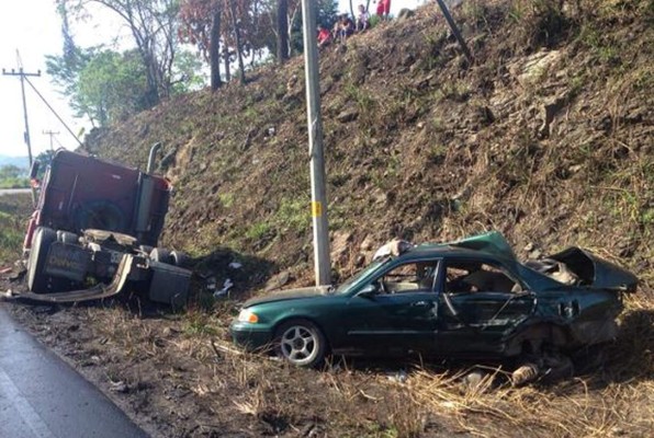 Abuela y nieta pierden la vida en un accidente vial