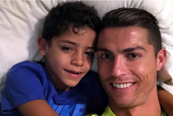 Cristiano Ronaldo será padre de gemelos, según medios ingleses