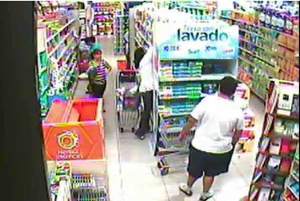 Video: Una pareja es captada robando en un supermercado de Puerto Cortés