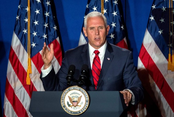 Mike Pence reafirma que Trump acabará con crisis en la frontera 'de una vez por todas'
