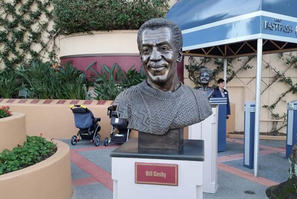 Disney retira el busto de Bill Cosby de sus instalaciones en Orlando