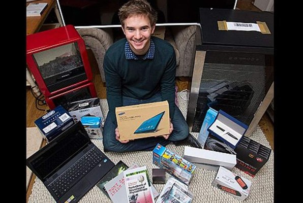 Amazon entregó por 'error' $5.600 en producto a un estudiante y lo dejó quedárselos