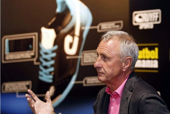 Cruyff: 'La renovación de Messi es un parche'