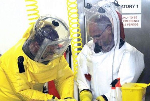 Llega a EUA enfermero sospechoso de contraer ébola en África