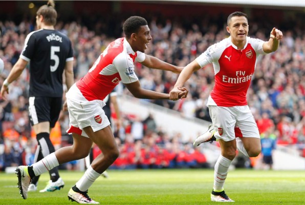 Arsenal golea al Watford y se mete en la pelea por la Premier