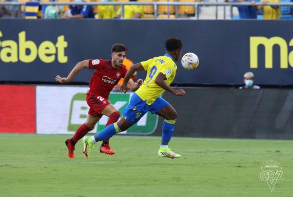 Choco Lozano fue reemplazado en dolorosa derrota del Cádiz ante Osasuna