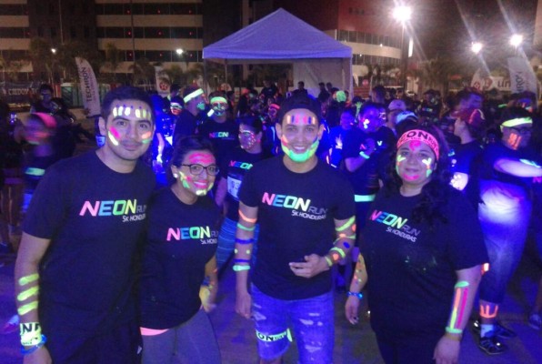 Un éxito el 'Neon Run' en San Pedro Sula