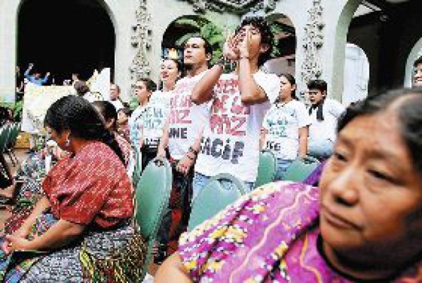 Protestas en aniversario de acuerdo de paz