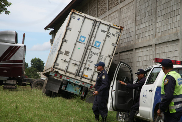 Recuperan contenedor con mariscos robados