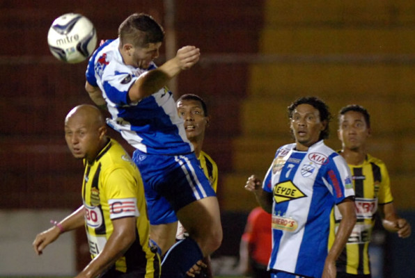 Real España duerme en la cúspide del torneo