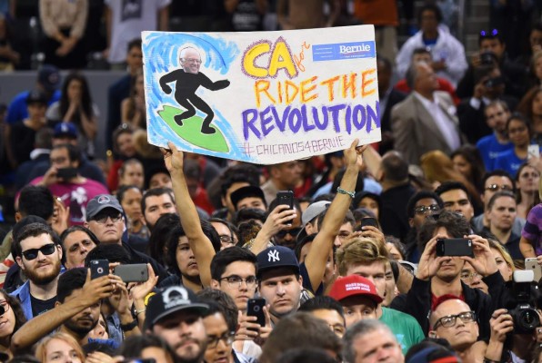 Bernie Sanders resiste las presiones de su partido