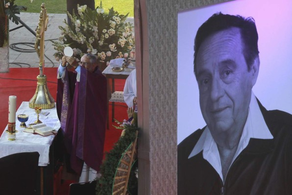 Vidente predice la muerte de Chespirito