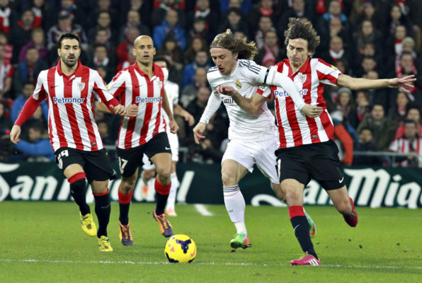 Athletic de Bilbao frena a un Real Madrid con Cristiano expulsado