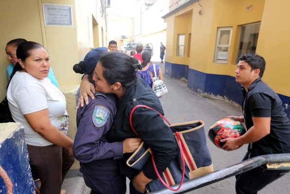 Consternación por muerte de mujer policía frente a discoteca