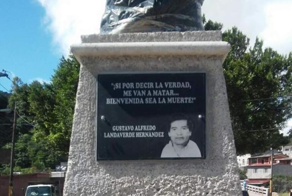 Develan monumento donde fue asesinado Alfredo Landaverde