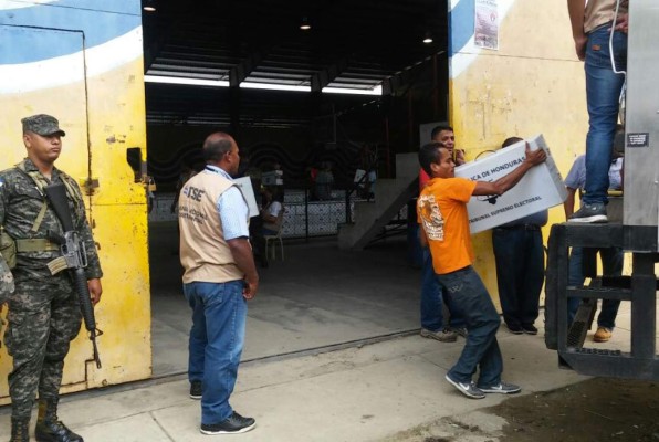 Elecciones en Honduras: Trasladan urnas a Yoro