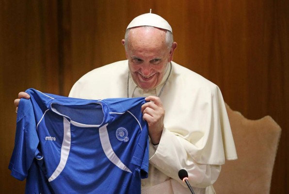 El papa Francisco lanza red internacional de escuelas