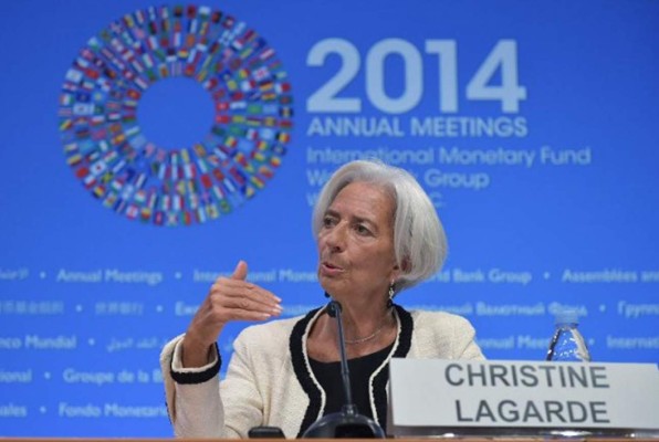 FMI califica de positiva la caída del petróleo