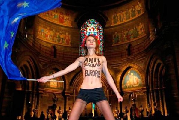 Feminista pagará multa de 1.200 euros por enseñar pechos en misa de Nochebuena