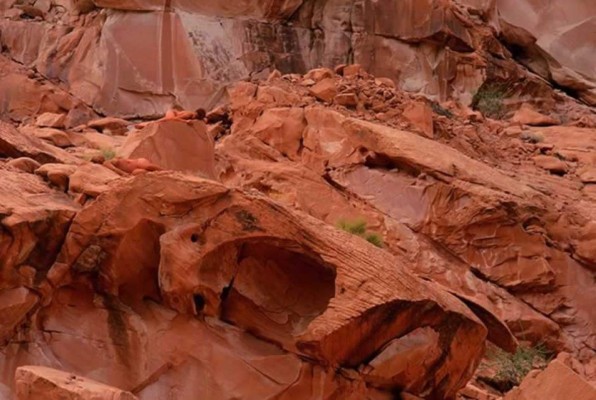 Observa bien la foto y descubre a dos mujeres en el paisaje. Foto Facebook.