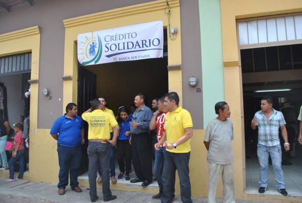 Abren oficina de Banca Solidaria para pobladores de la zona central