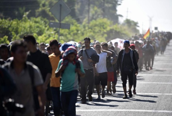 Un control de seguridad espera a la caravana de migrantes en México     