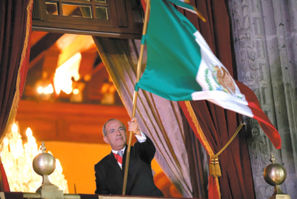 Deslumbra festejo bicentenario