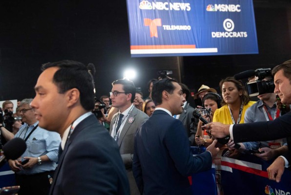 Políticos estadounidenses buscan voto hispano sin hablar 'ni papa” de español