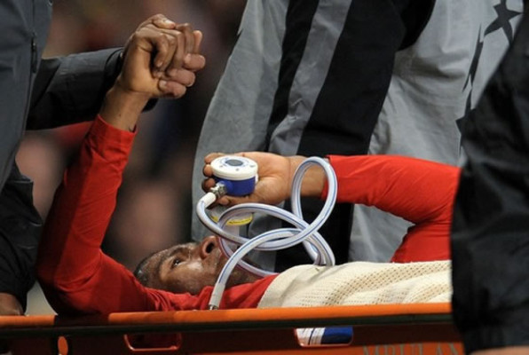 Antonio Valencia sufrió una doble fractura