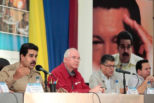 Venezuela lucha por el barril de petróleo a 100 dólares