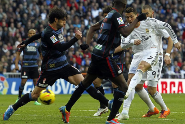 Real Madrid gana al Granada y se acuesta líder de la Liga española