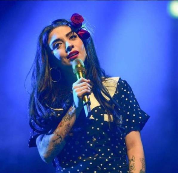 Con el tercer álbum Mon Laferte, vol.1 gana el reconocimiento a nivel latinoamericano y una nominación Premios Grammy Latinos a mejor álbum alternativo.