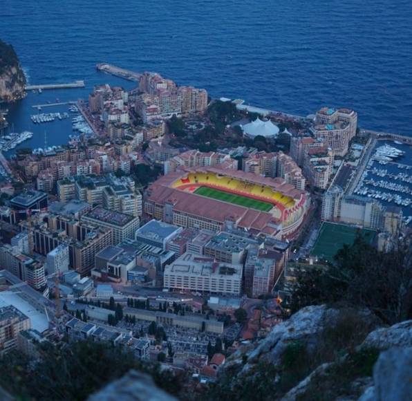 El Estadio Luis II es el escenario deportivo en donde juega como local el Mónaco. Aquí podría destacar Alberth Elis en la próxima campaña.