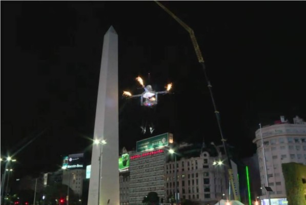 Bailan tango a 60 metros de altura y logran récord