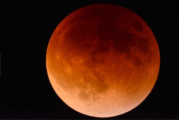 Eclipse total de luna no se verá en todo Honduras por ingreso de frente frío
