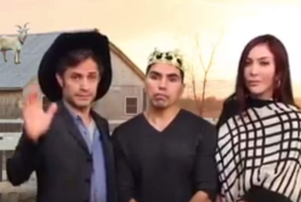 Gael García parodia la invitación a los XV años de Rubí