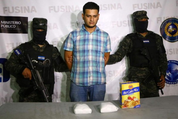 Lo capturan con cocaína en caja para hacer panqueque