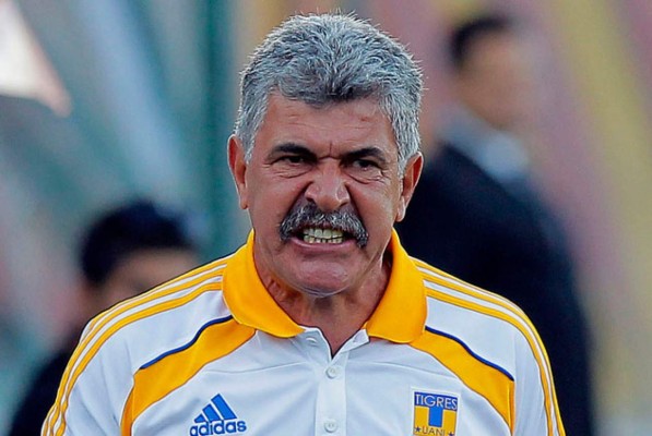 'Tuca' Ferreti enloqueció luego de que le chocaron su Ferrari