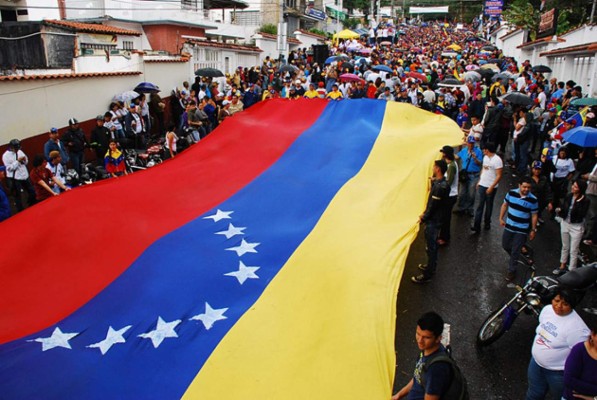 Venezolanos a la cárcel por protestar