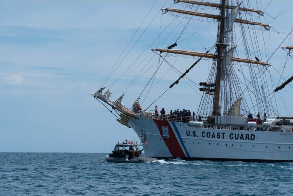 Buque Escuela 'Eagle” de EEUU llega por primera vez a Honduras