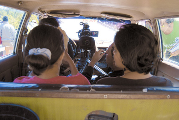 Catrachos listos para recibir Amor y frijoles