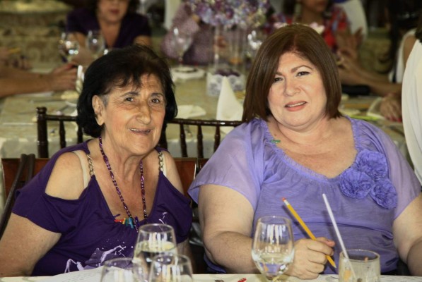 Karina Dieck despide su soltería