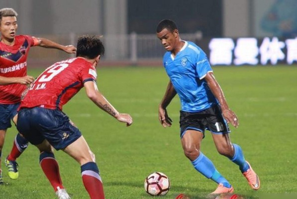 Delantero hondureño Rony Martínez se estrena como goleador en China