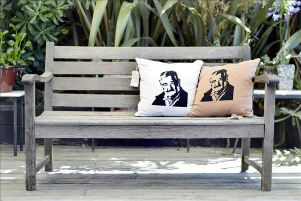 El almohadón de José Mujica, un éxito en un exclusivo balneario uruguayo