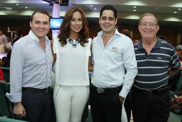 Ismael Cala charla con sampedranos