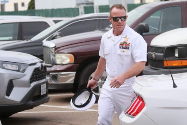Jefe de la Marina de EEUU abandona su puesto tras desacuerdo con Trump