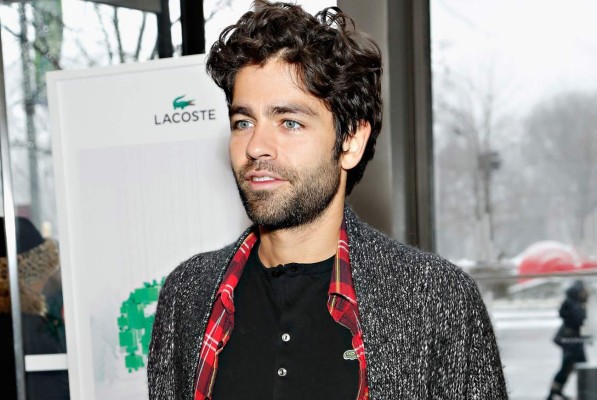 Adrian Grenier se desnuda para celebrar sus 40 años